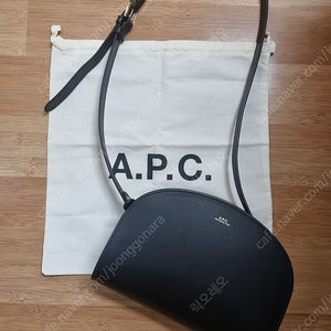 새상품) A.P.C. 아페쎄 하프문 백