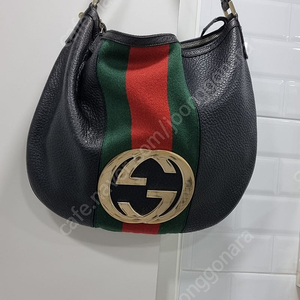 GUCCI 레더 숄더백 한정판 300000