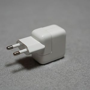애플 정품 USB 충전기 + 라이트닝 케이블 등 7천원에 판매