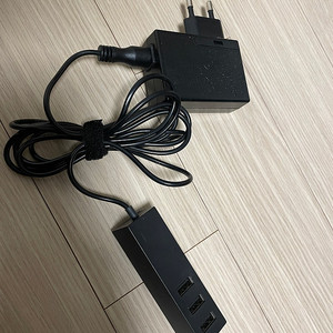 이케아 뢰르뷔 USB 충전기 (1만원)