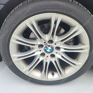 bmw e60 18인치 휠 타이어 팝니다.