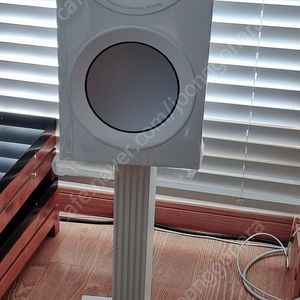 kef r3 meta 화이트 판매합니다.