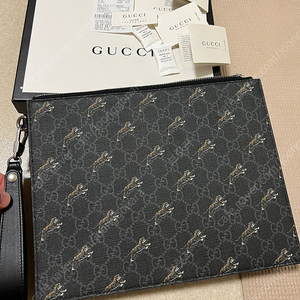 [백화점 정품] 구찌 Gucci 블랙 타이거 수프림 레더 스트랩클러치