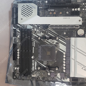 ASRock X570M Pro4 메인보드 풀박스 팝니다.