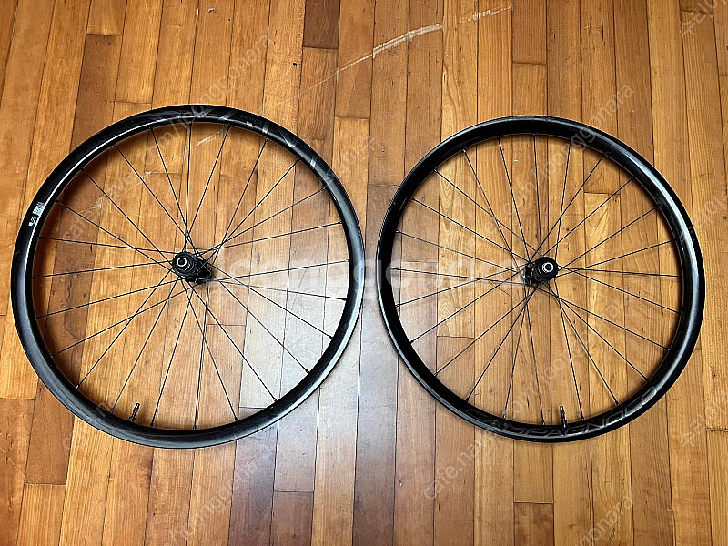 그래블 휠셋 캄파놀로 레반테 판매합니다.--0