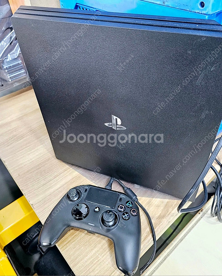 PS4 프로 SSD1테라 장착 팝니다(나콘 v2패드)--0