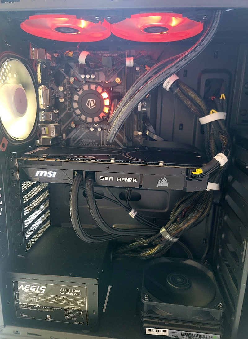 가성비 수냉식 i5 8500 gtx1070 컴퓨터 본체 + 게이밍키보드 세트