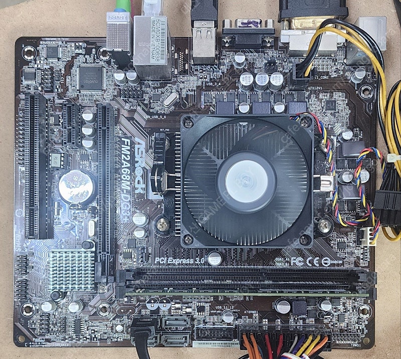 ASROCK FM2A68M-DO3+ REV 1.03 (AMD FM2+소켓) 메인보드+A4-7300 CPU+삼성 램 DDR3 4G 판매 12,500원