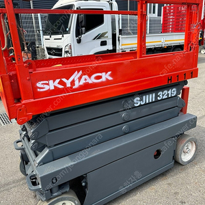 SKYJACK 3219 고소작업대 7m 급 판매합니다.