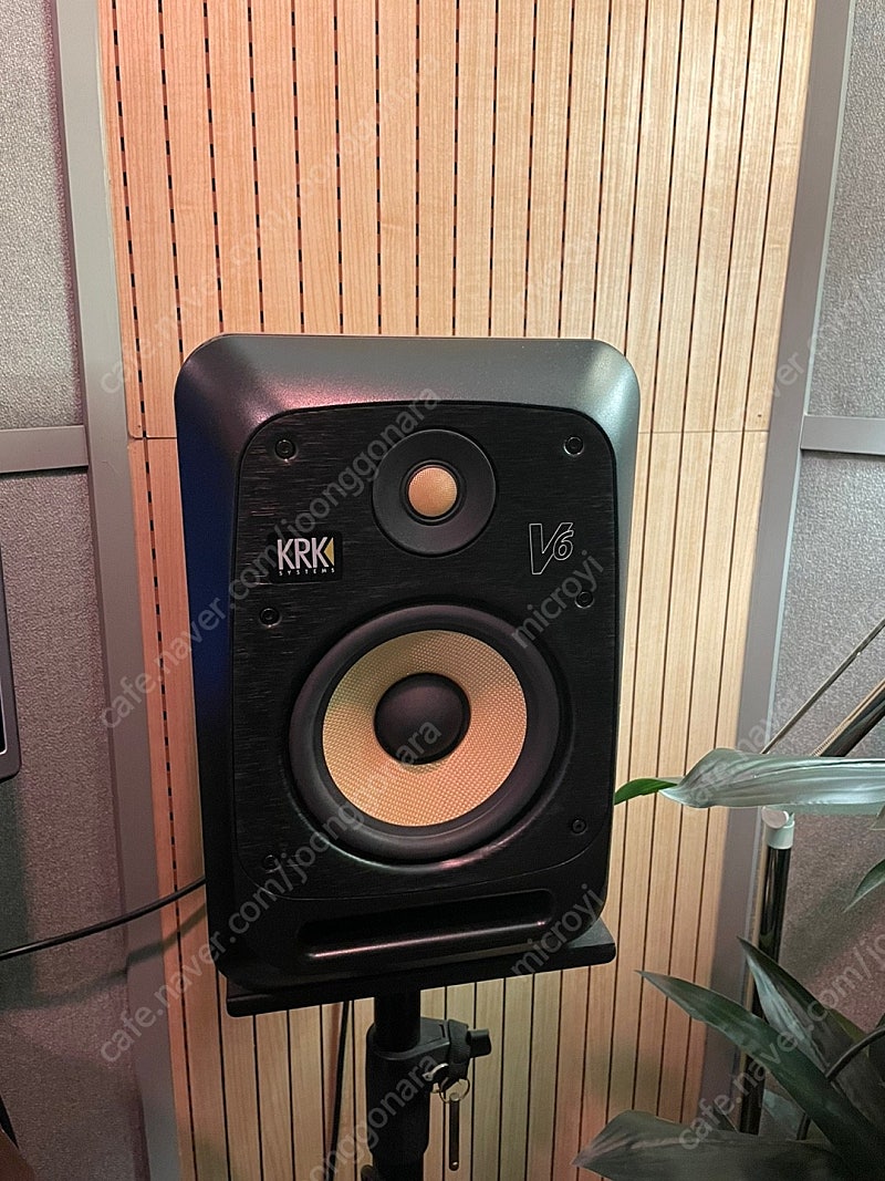 KRK V6S4 모니터 스피커 1조 판매합니다.