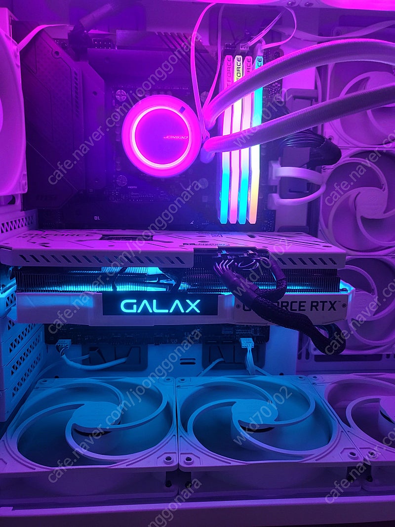 갤럭시 GALAX 지포스 RTX 3070Ti EX white OC 8GB 팝니다.