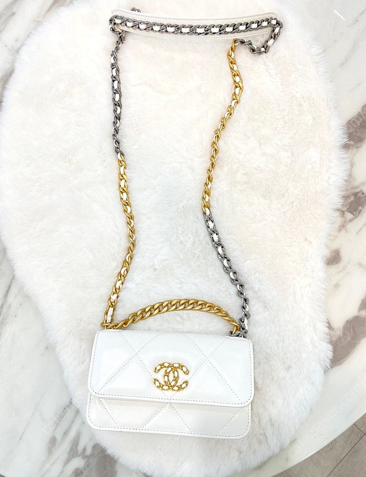 [전시급] 샤넬 19 체인 플랩 WOC 크로스백 램스킨--2