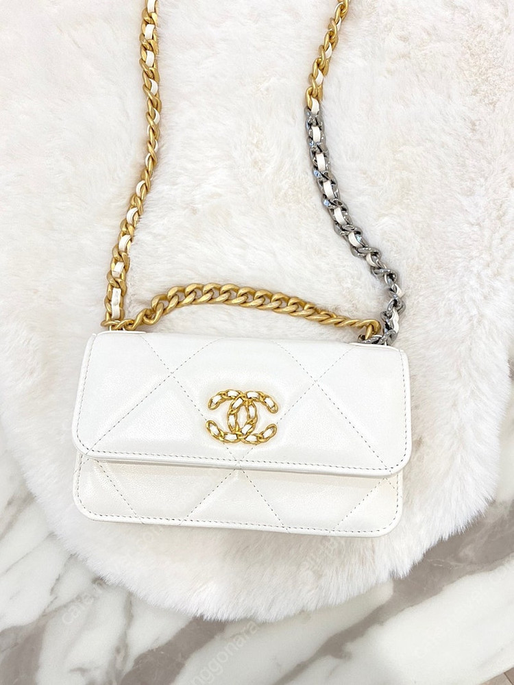 [전시급] 샤넬 19 체인 플랩 WOC 크로스백 램스킨--3
