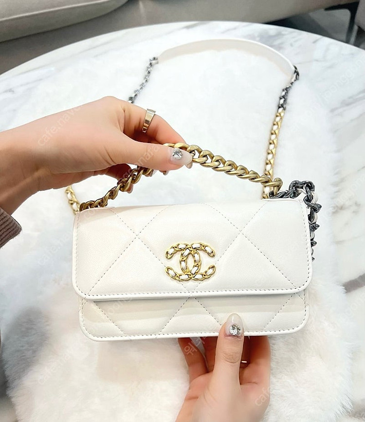 [전시급] 샤넬 19 체인 플랩 WOC 크로스백 램스킨--4