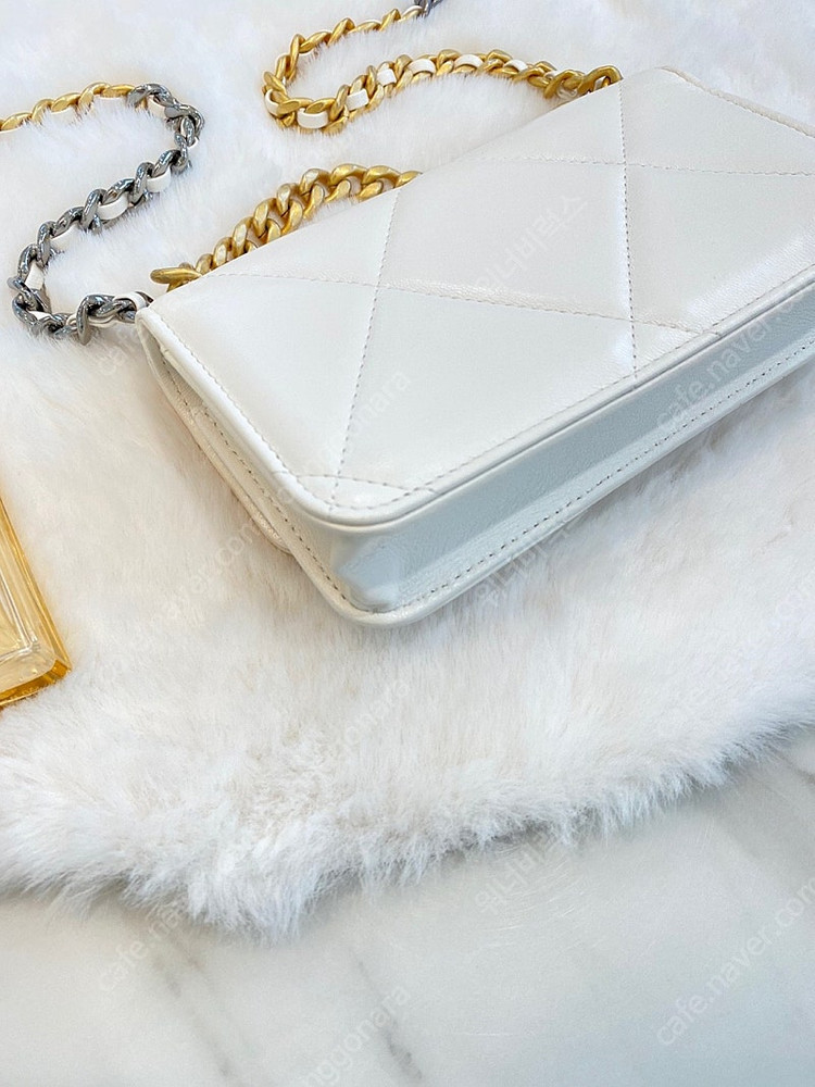 [전시급] 샤넬 19 체인 플랩 WOC 크로스백 램스킨--6