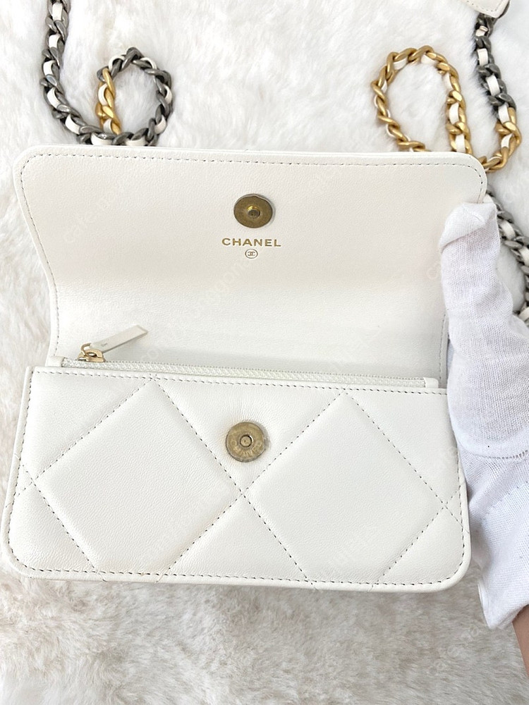 [전시급] 샤넬 19 체인 플랩 WOC 크로스백 램스킨--8