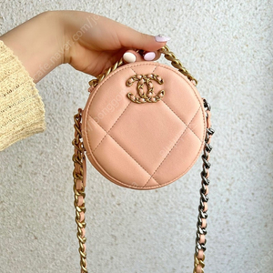 샤넬 19 라운드 체인 램스킨 동그리백 핑크