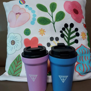 새상품BAMKEL Reusable TUMBLER CUP 블루 GUESS BAMKEL 콜라보레이션 한 제품 팝니다