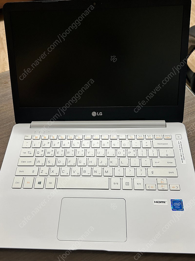 LG 14u390 노트북 거의 새 것 팝니다. (15.6인치 8램 256GB)