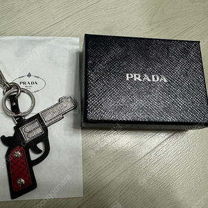 정품 백화점구매 프라다 키링 PRADA