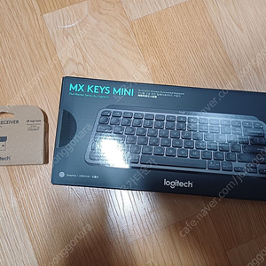 로지텍 mx keys mini 새제품 판매합니다.(그래파이트, usb 리시버 포함)