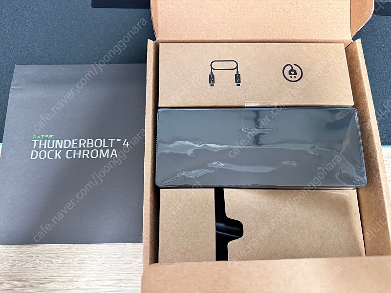 레이저 썬더볼트4 독 크로마 RAZER THUNDERBOLT 4 DOCK CHROMA 판매합니다