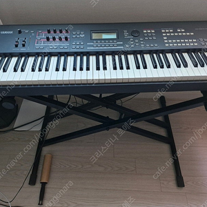 Yamaha MOXF85 신디사이저