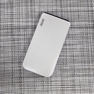 (신폰급) 스타일폴더 32G 화이트 SKT최초통신사 하자일절없는 선물용 효도폰 10만팝니다