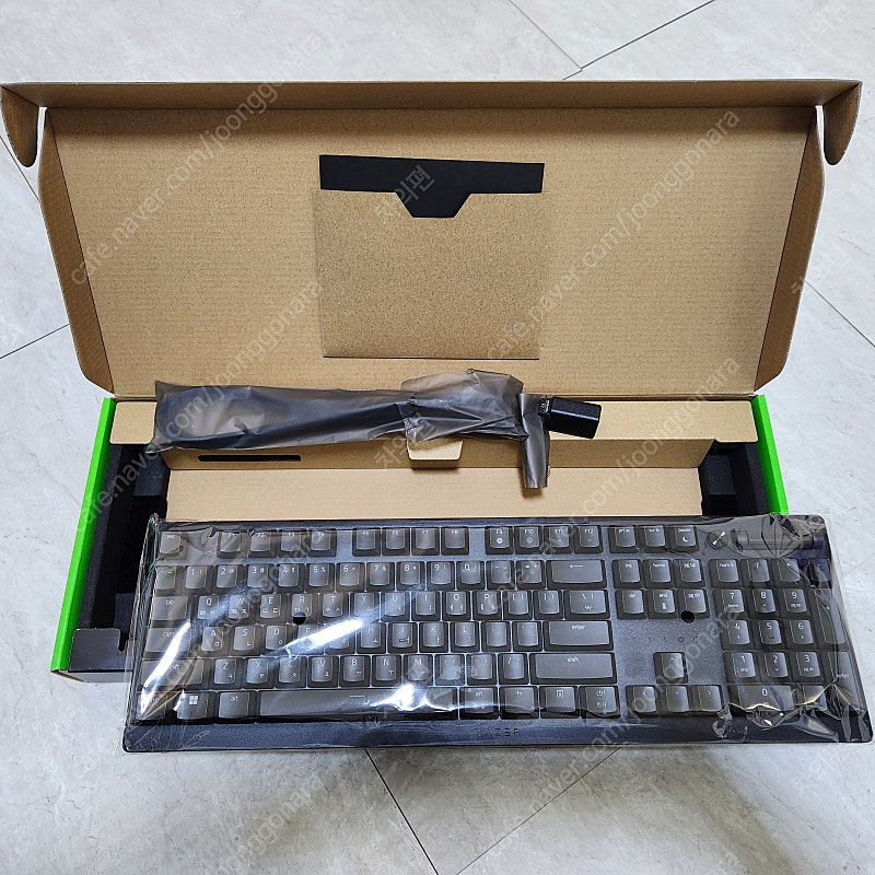 레이저 데스스토커 V2 PRO RAZER DEATHSTALKER V2 PRO 한글 자판 풀배열 블랙 한국 정발 상태 좋은 풀박스 팝니다.(네이버페이 O)