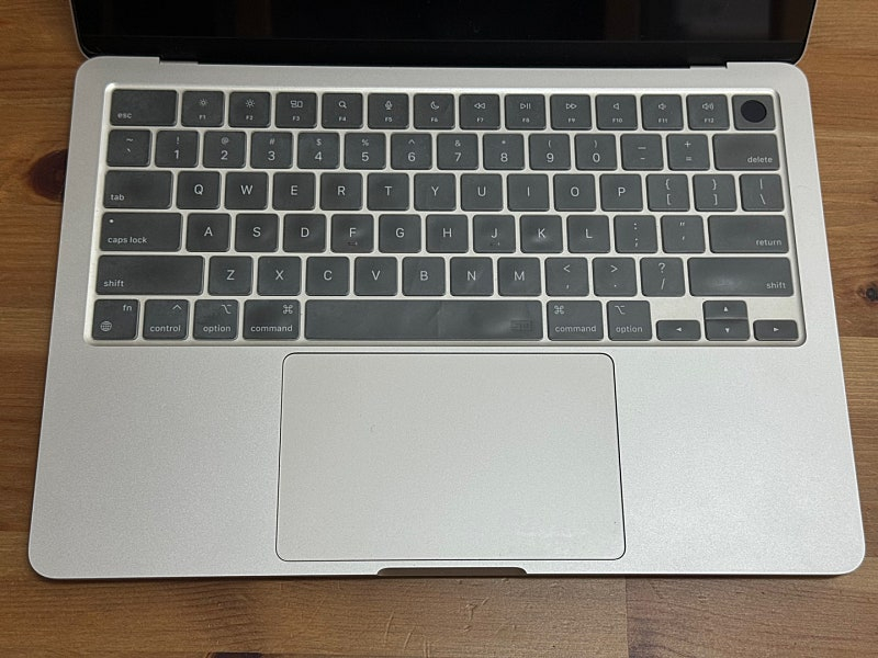 M2 맥북에어 / 13인치 / 8코어 / 16GB 판매 이미지