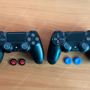 PS4 신형 듀얼쇼크 두개 판매합니다.