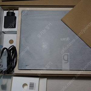 [거의 새것]LG전자 노트북 16Z90R-EA5CK(풀박스+파우치+거치대) 판매합니다.