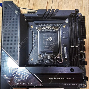 ASUS ROG STRIX Z690-I(Z690i) 팝니다