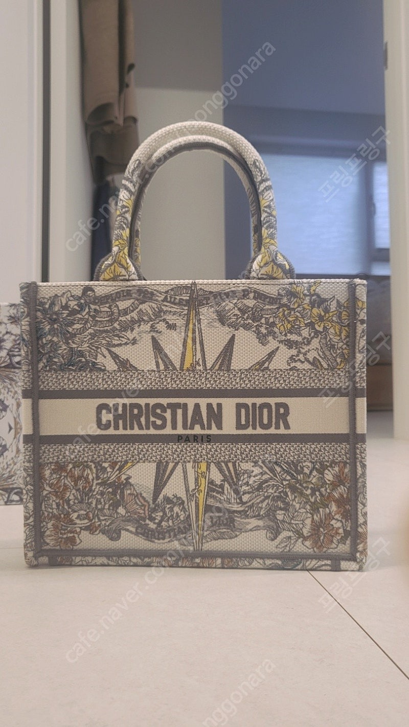 디올 (DIOR) 미니 레브드 인피니 북토드백 새제품