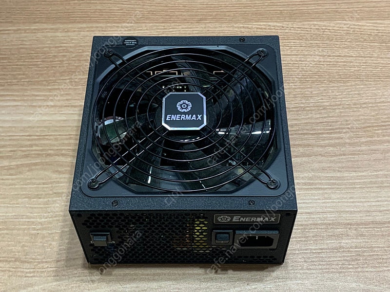 에너맥스 850 W 골드 풀모듈러 파워서플라이 팝니다