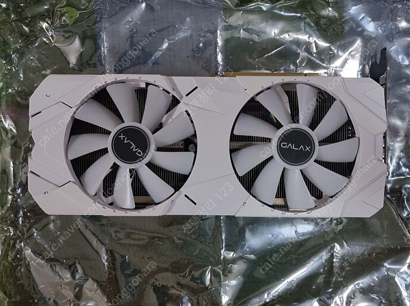 갤럭시 RTX 2080 SUPER EX 화이트 8GB 그래픽 카드 팝니다 최대2장