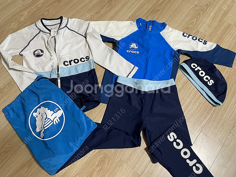 크록스 아동레쉬가드 팝니다--0