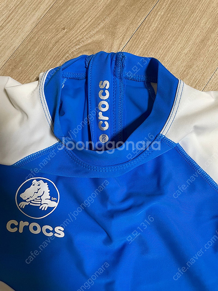 크록스 아동레쉬가드 팝니다--1