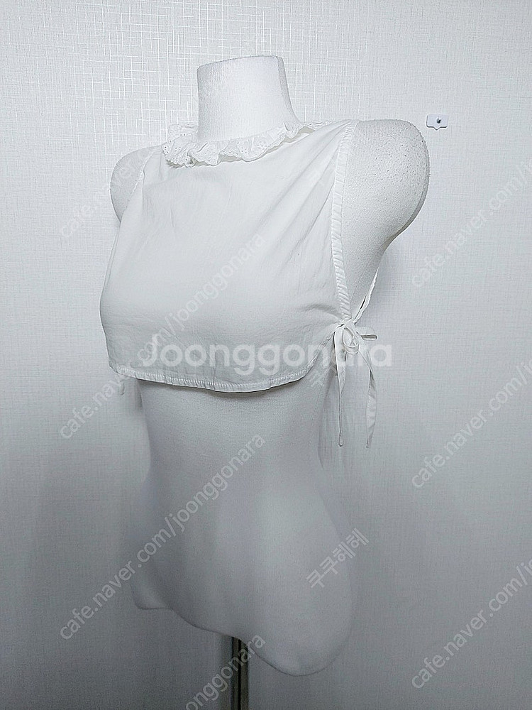 스타일난다 여성뷔스티에 페이크카라 펀칭 레이어링 화이트--1