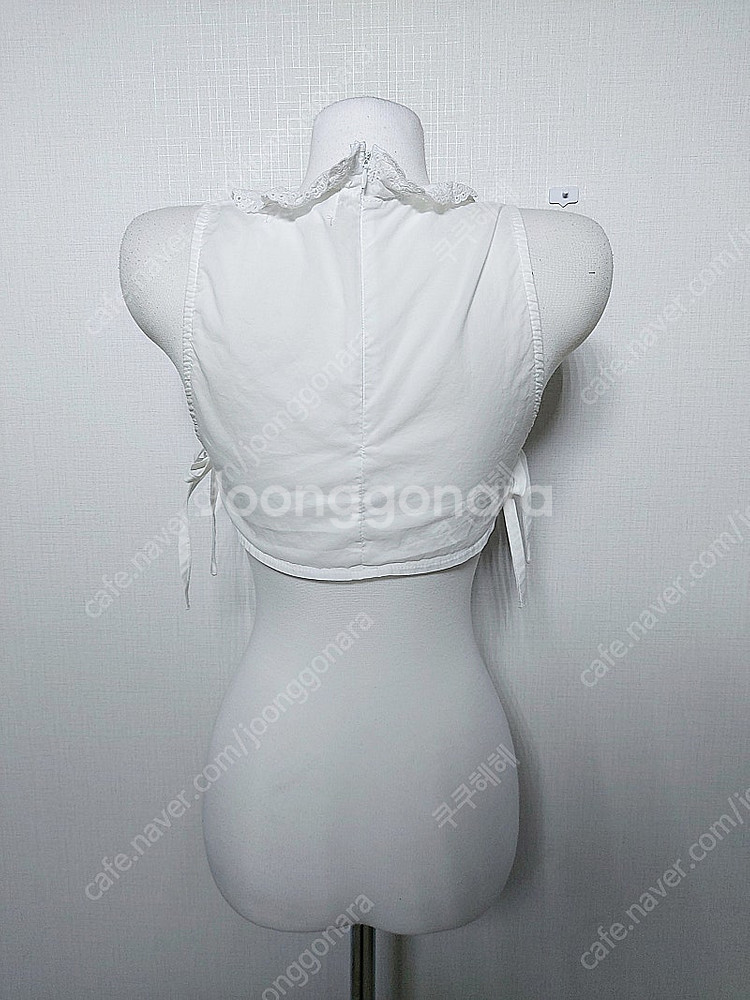 스타일난다 여성뷔스티에 페이크카라 펀칭 레이어링 화이트--2