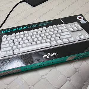 로지텍 K835 유선 TKL 화이트 적축