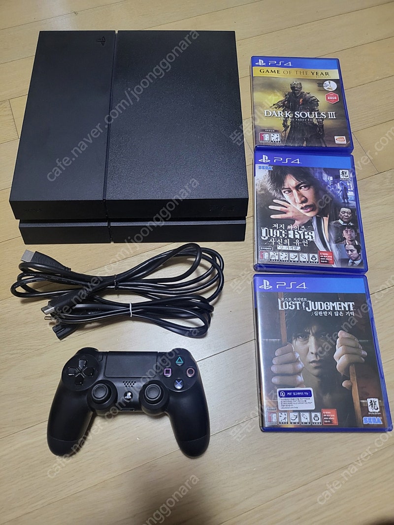 PS4 판매. 1tb. 게임 3개 포함