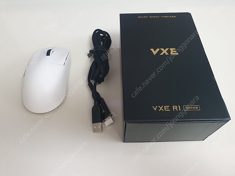 VXE R1 PRO 화이트 잠자리 마우스