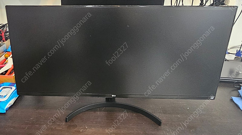 LG 34인치 모니터 판매 합니다 상태 아주 깨끗 합니다. LG 34WK500 2019년식 제품 입니다. 울트라와이드 가격다운