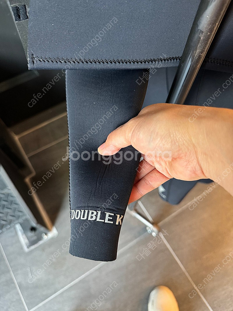 더블케이 딥블랙 여성 5MM 슈트 세트 팝니다.--0