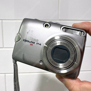 니콘 쿨픽스 P4 디지털 카메라