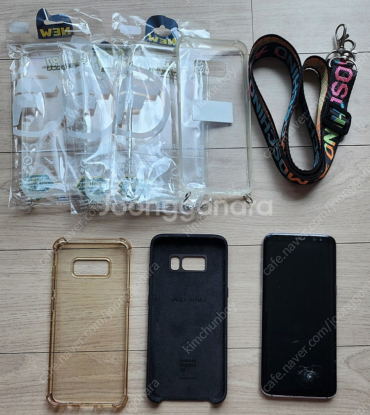 갤럭시s8 액정 일부 파손--0
