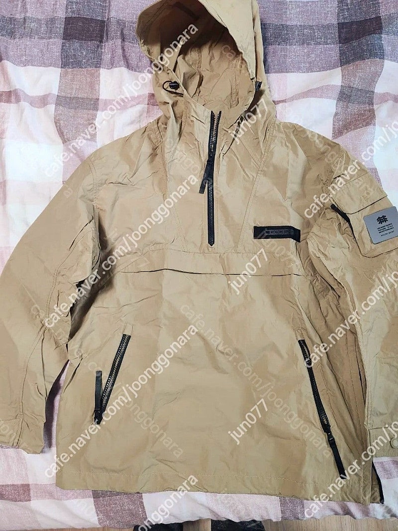 코오롱스포츠 등산 아노락 자켓 팝니다. ​ 사이즈L 100 보관만한 미사용 새제품 입니다.
