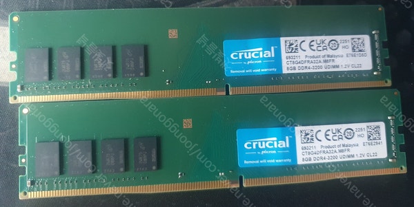 마이크론 Crucial DDR4-3200 CL22 8기가 2장 16기가 팝니다~~~~~~~~~~~~~