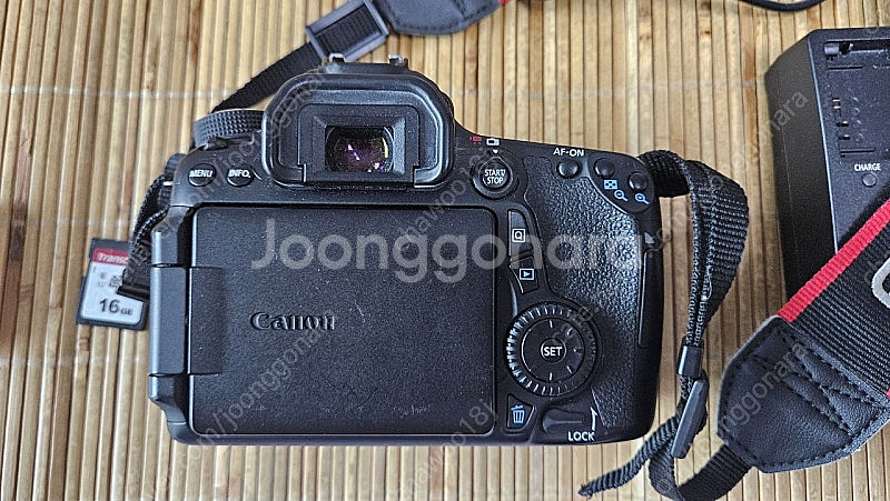 캐논 70d 바디 팝니다. (만 컷)--2